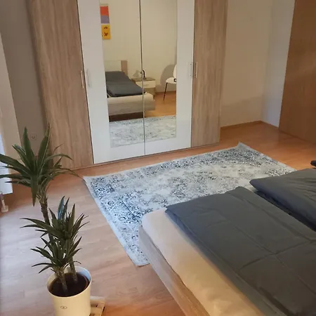 Apartment Ferienwohnung Mit Stellplatz Chemnitz